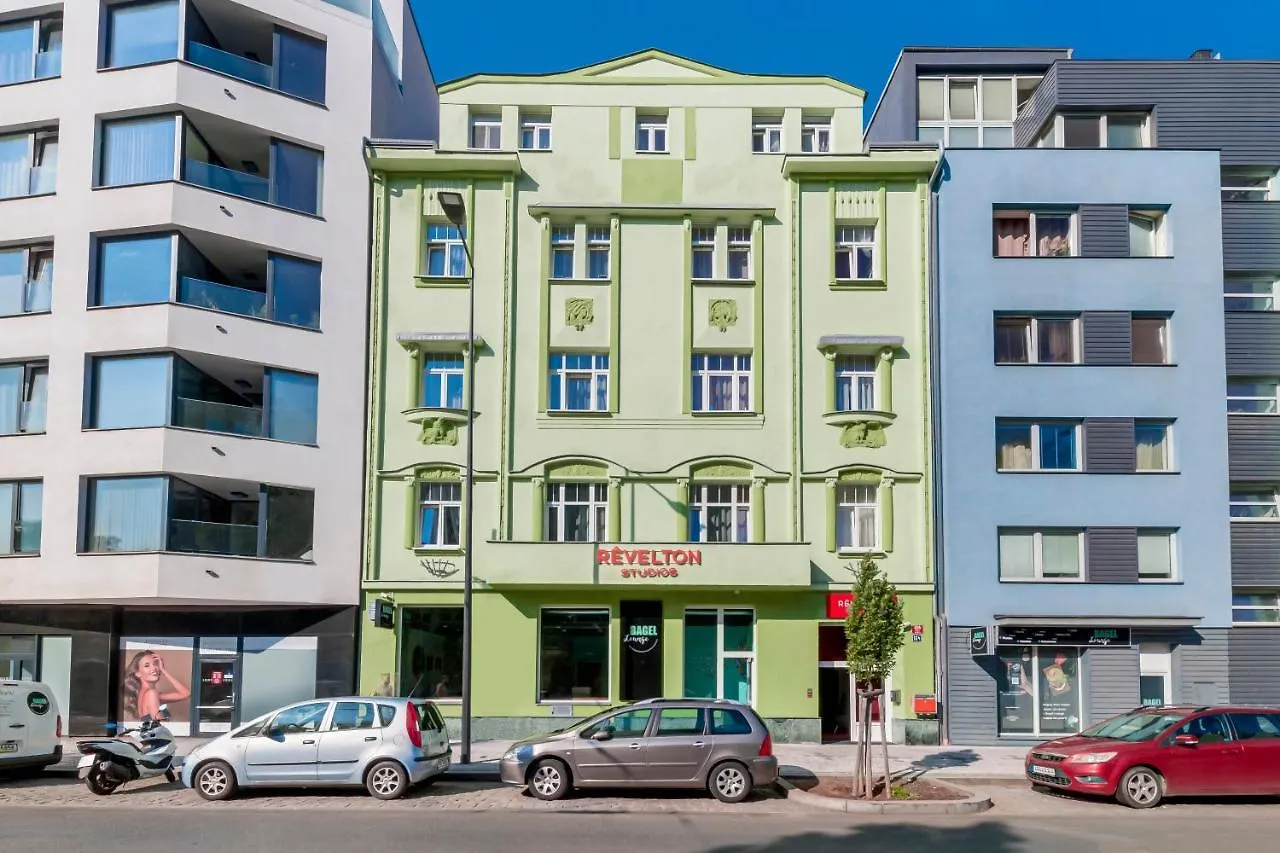 Revelton Studios Prag Apart Otel